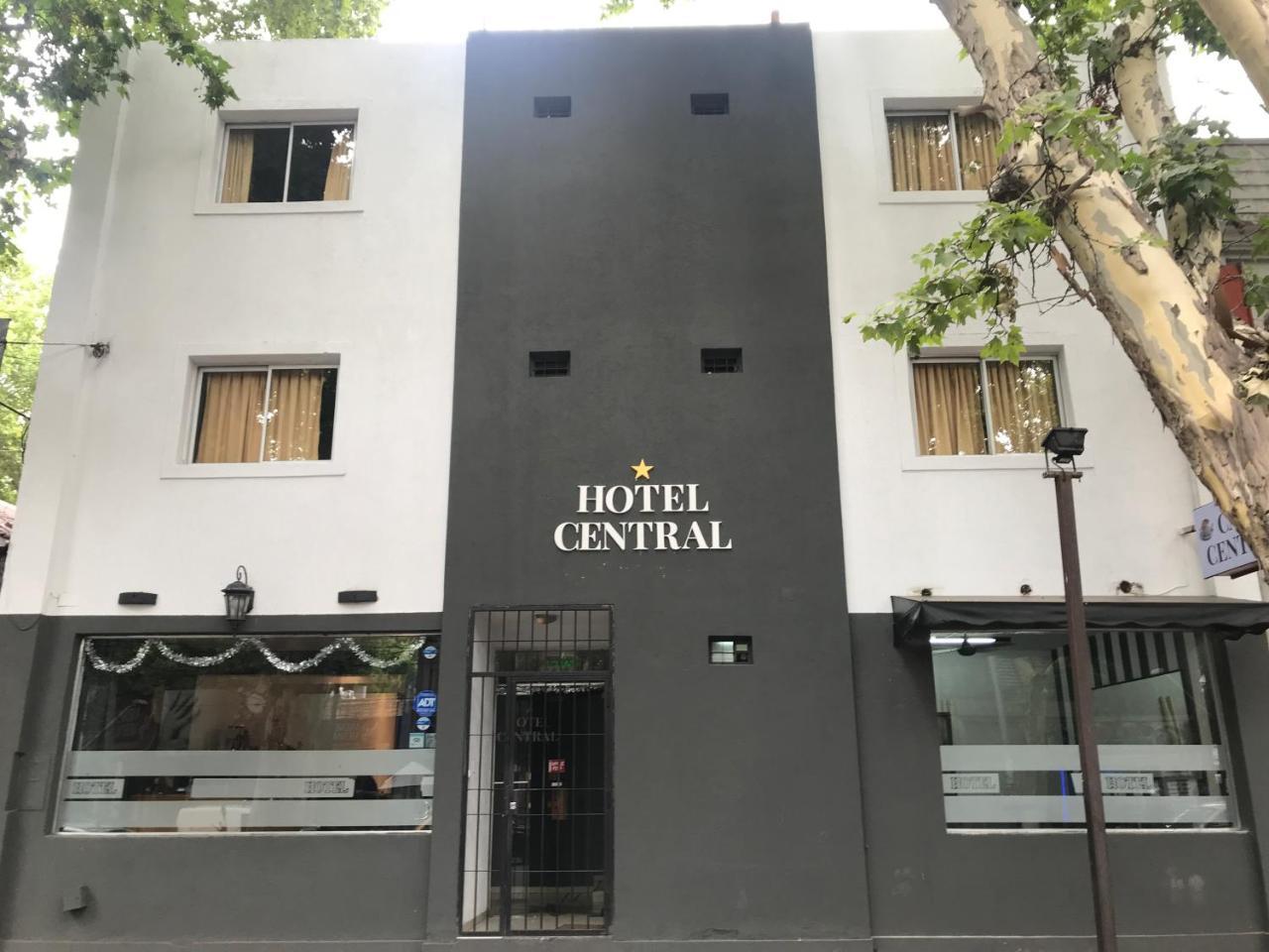 Central Hotel *