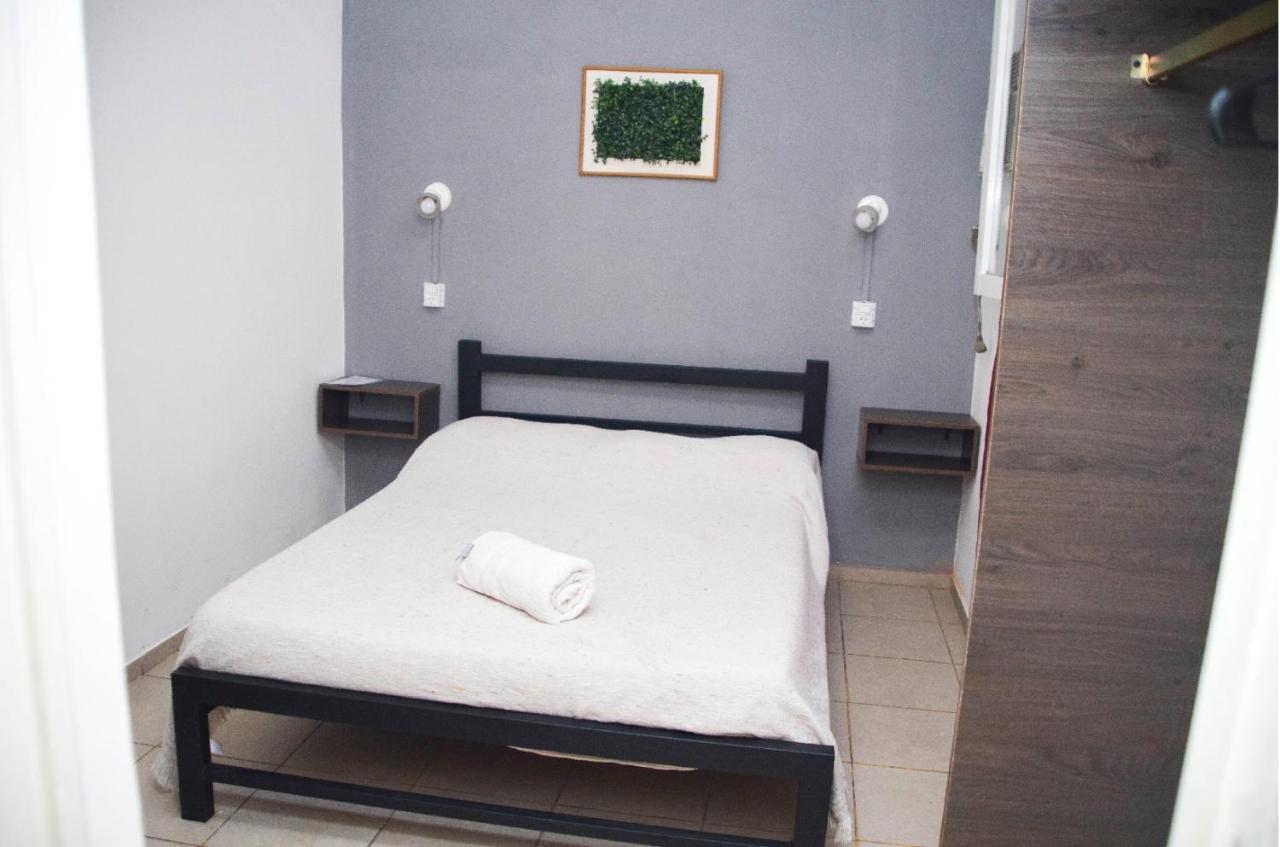 Central Hotel *